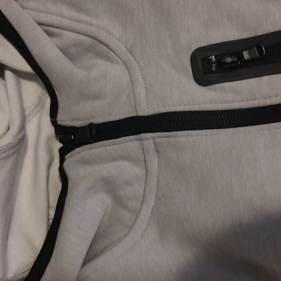 Gray Hooded Tracksuit with Black Accents - Picture 5 of 8